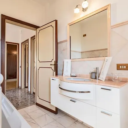 Casa de Férias Golden Luxe - Quiete Villa,exclusive Garden In Dei Marmi Forte dei Marmi