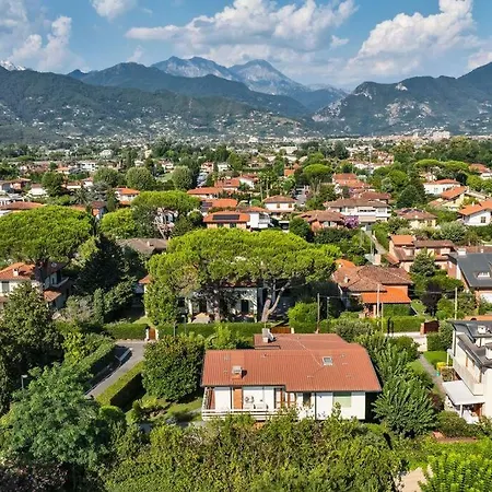 Casa de Férias Golden Luxe - Quiete Villa,exclusive Garden In Dei Marmi Forte dei Marmi