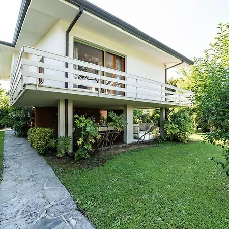 Casa de Férias Golden Luxe - Quiete Villa,exclusive Garden In Dei Marmi Forte dei Marmi