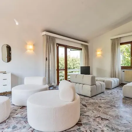 Golden Luxe - Quiete Villa,exclusive Garden In Dei Marmi Forte dei Marmi