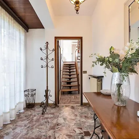 Casa de Férias Golden Luxe - Quiete Villa,exclusive Garden In Dei Marmi Forte dei Marmi