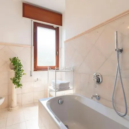 Golden Luxe - Quiete Villa,exclusive Garden In Dei Marmi