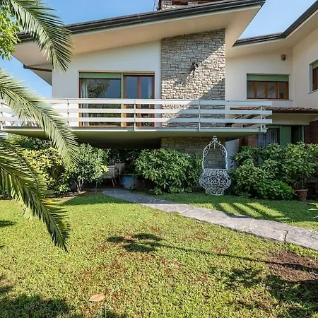 Tatil Evi Golden Luxe - Quiete Villa,exclusive Garden In Dei Marmi Forte dei Marmi