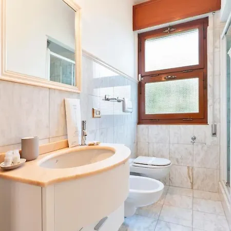 Golden Luxe - Quiete Villa,exclusive Garden In Dei Marmi