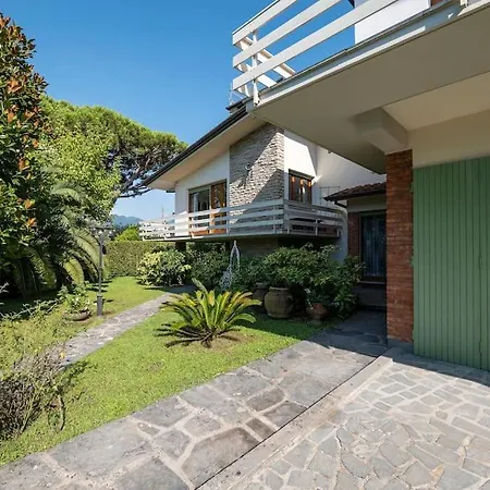 Golden Luxe - Quiete Villa,exclusive Garden In Dei Marmi